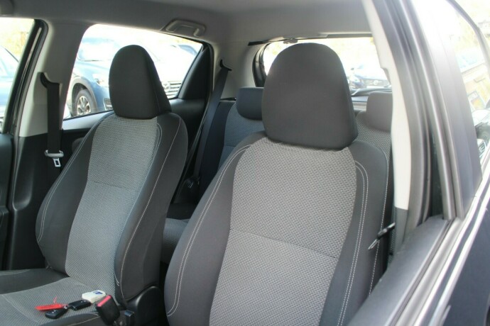 toyota-yaris-elektrisitetbensin-2015-big-5