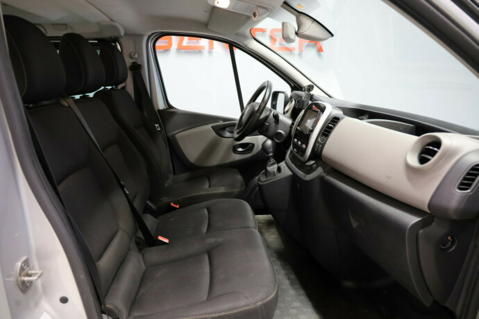 renault-trafic-diesel-2016-big-8