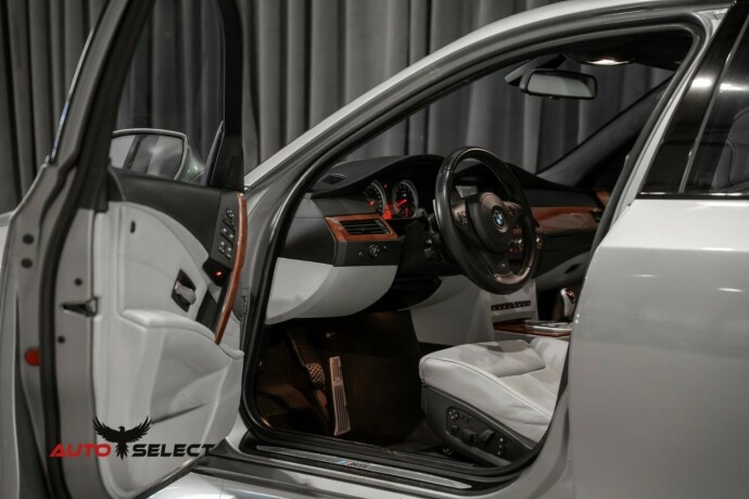 bmw-m5-bensin-2006-big-23