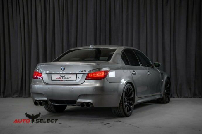 bmw-m5-bensin-2006-big-13