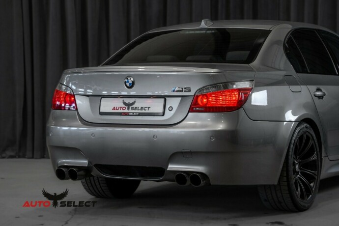 bmw-m5-bensin-2006-big-12