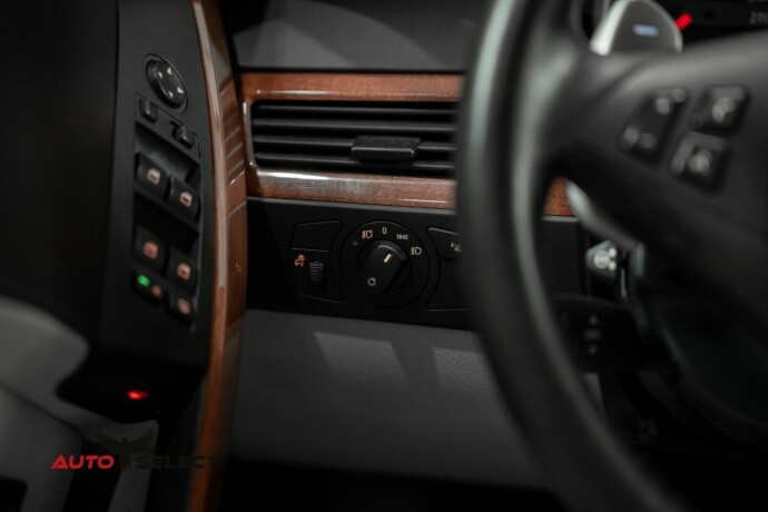 bmw-m5-bensin-2006-big-31