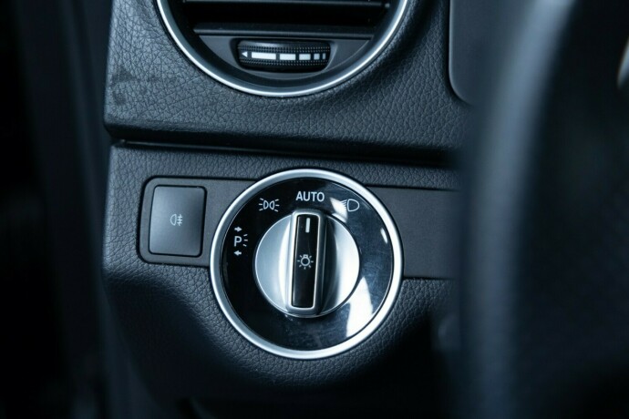 mercedes-benz-c-klasse-bensin-2012-big-11