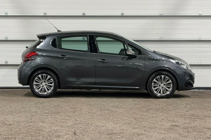 peugeot-208-bensin-2017-big-1