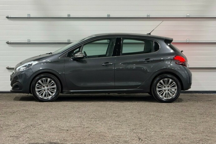 peugeot-208-bensin-2017-big-4