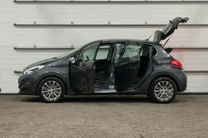 peugeot-208-bensin-2017-big-5