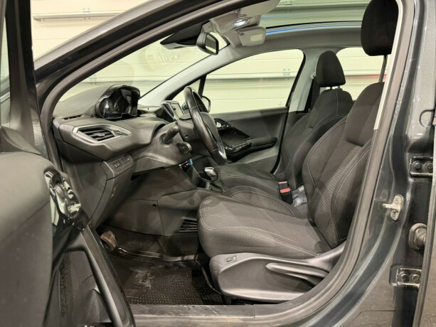 peugeot-208-bensin-2017-big-7