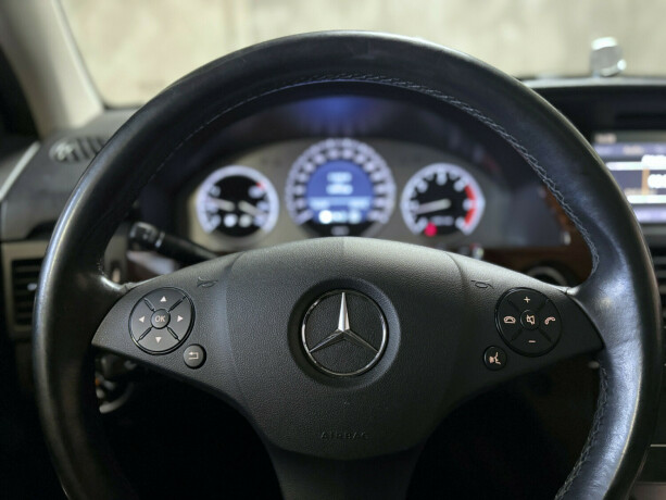 mercedes-benz-glk-diesel-2011-big-13