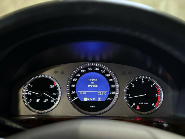 mercedes-benz-glk-diesel-2011-big-15