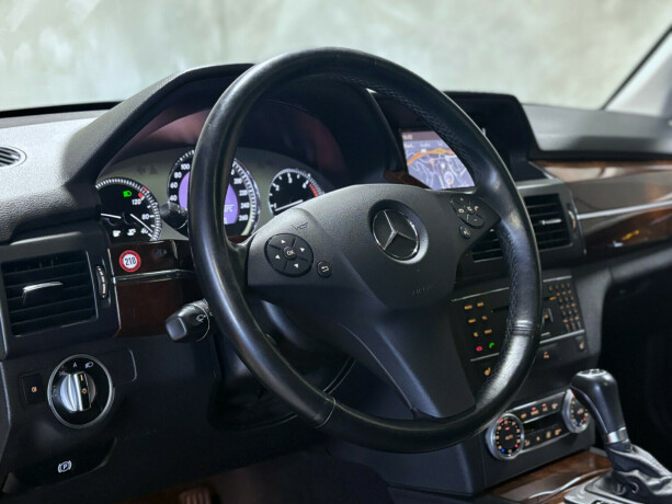 mercedes-benz-glk-diesel-2011-big-16