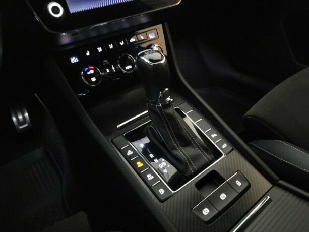 skoda-superb-plug-in-petrol-2021-big-27