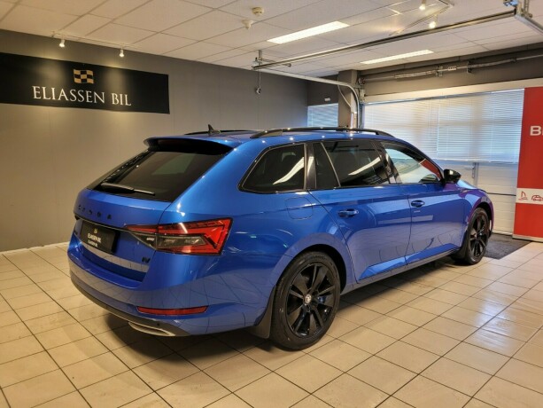 skoda-superb-plug-in-petrol-2021-big-4