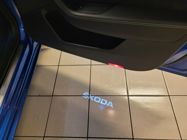 skoda-superb-plug-in-petrol-2021-big-16