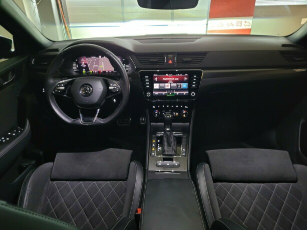 skoda-superb-plug-in-petrol-2021-big-41