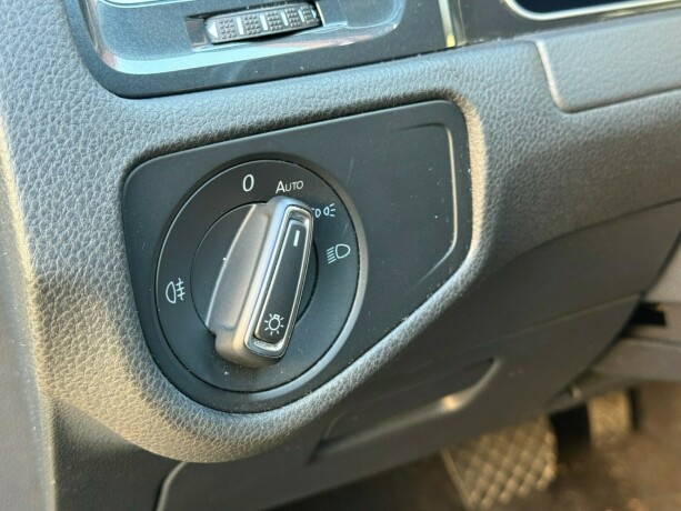 volkswagen-golf-elektrisitet-2019-big-16