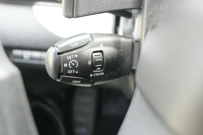 peugeot-expert-diesel-2022-big-13