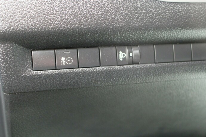 peugeot-expert-diesel-2022-big-10