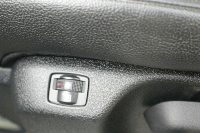 peugeot-expert-diesel-2022-big-11