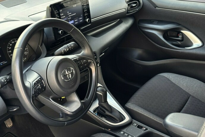 toyota-yaris-elektrisitetbensin-2022-big-14
