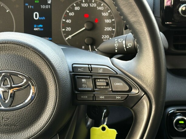 toyota-yaris-elektrisitetbensin-2022-big-29