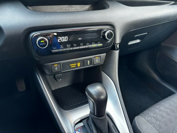 toyota-yaris-elektrisitetbensin-2022-big-16