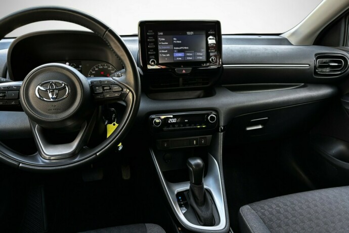 toyota-yaris-elektrisitetbensin-2022-big-26