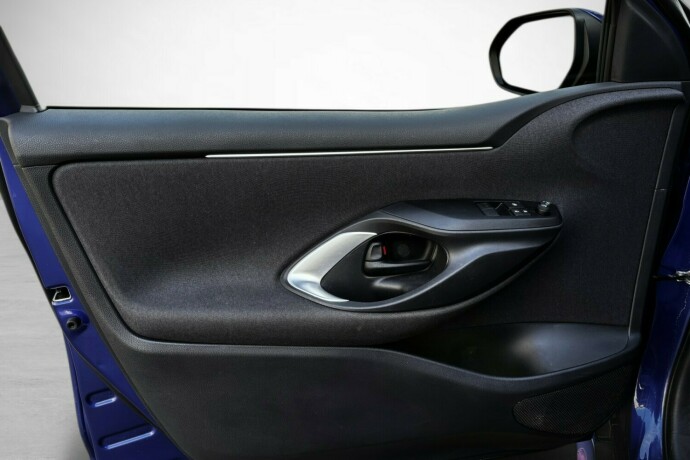 toyota-yaris-elektrisitetbensin-2022-big-11
