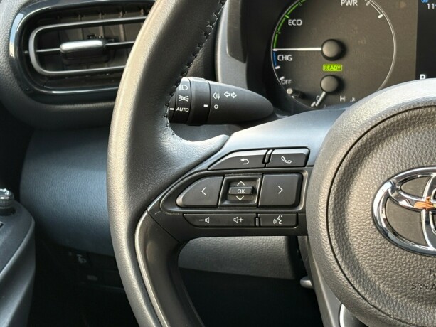 toyota-yaris-elektrisitetbensin-2022-big-28