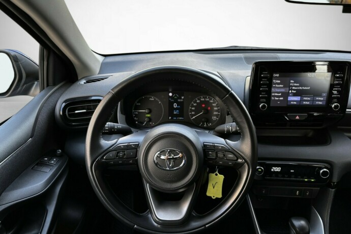 toyota-yaris-elektrisitetbensin-2022-big-27