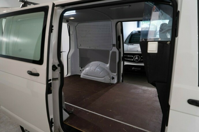 volkswagen-transporter-diesel-2017-big-11