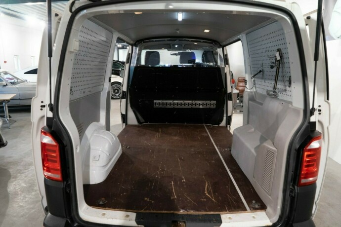 volkswagen-transporter-diesel-2017-big-10