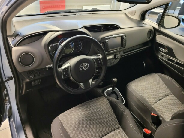 toyota-yaris-elektrisitetbensin-2016-big-20