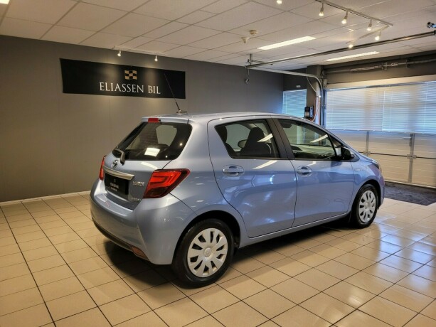 toyota-yaris-elektrisitetbensin-2016-big-4