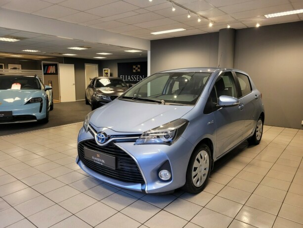 toyota-yaris-elektrisitetbensin-2016-big-8