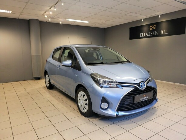 toyota-yaris-elektrisitetbensin-2016-big-10