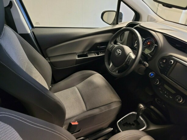 toyota-yaris-elektrisitetbensin-2016-big-14