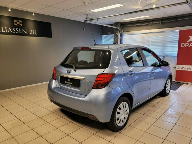 toyota-yaris-elektrisitetbensin-2016-big-5