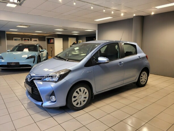 toyota-yaris-elektrisitetbensin-2016-big-7