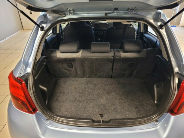 toyota-yaris-elektrisitetbensin-2016-big-18