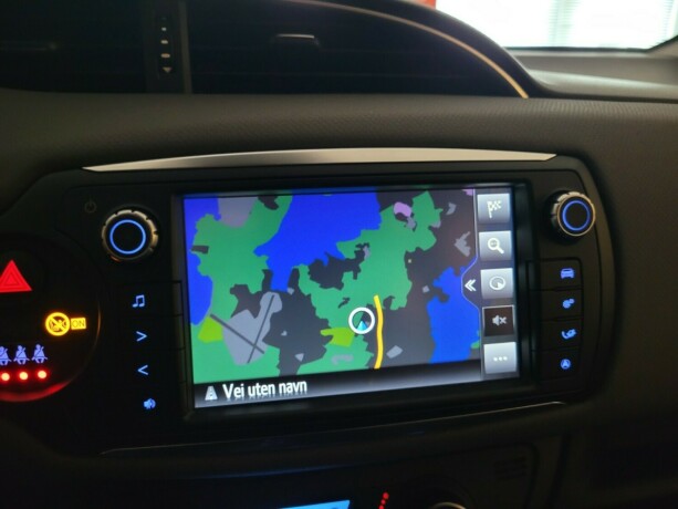 toyota-yaris-elektrisitetbensin-2016-big-25