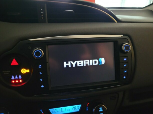 toyota-yaris-elektrisitetbensin-2016-big-22