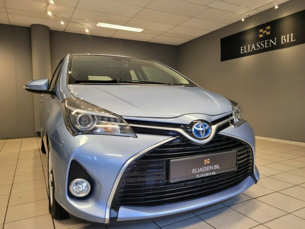 toyota-yaris-elektrisitetbensin-2016-big-9