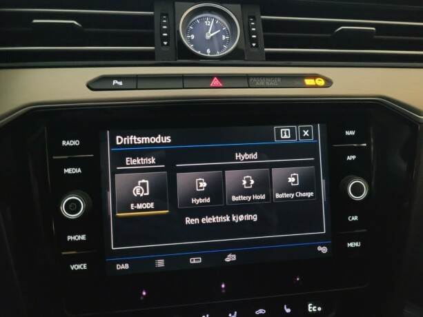 volkswagen-passat-elektrisitetbensin-2018-big-33