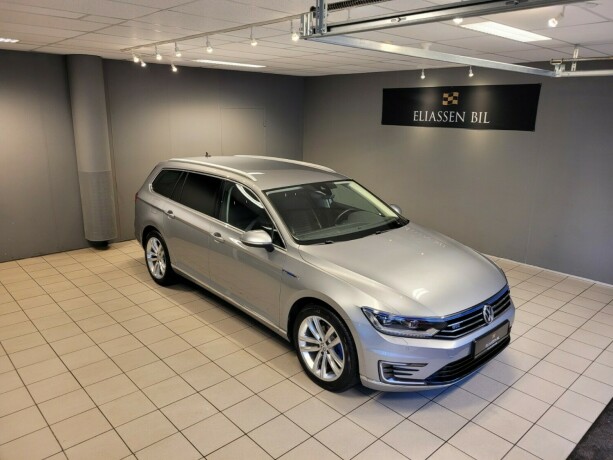 volkswagen-passat-elektrisitetbensin-2018-big-1