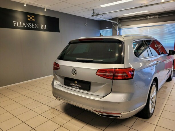 volkswagen-passat-elektrisitetbensin-2018-big-5