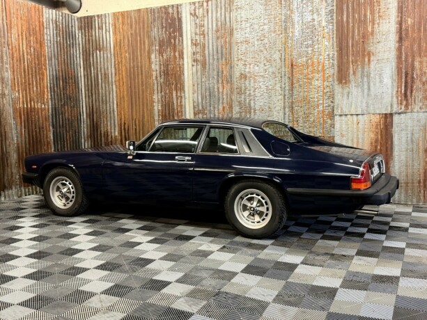 jaguar-xjs-bensin-1981-big-12