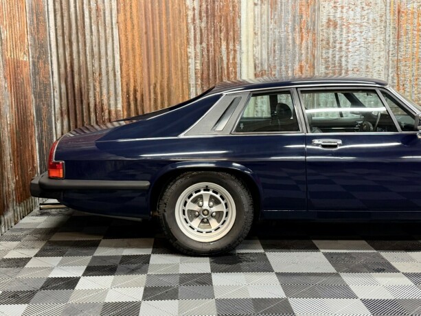 jaguar-xjs-bensin-1981-big-4