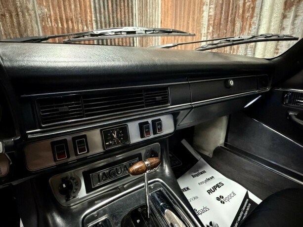 jaguar-xjs-bensin-1981-big-28