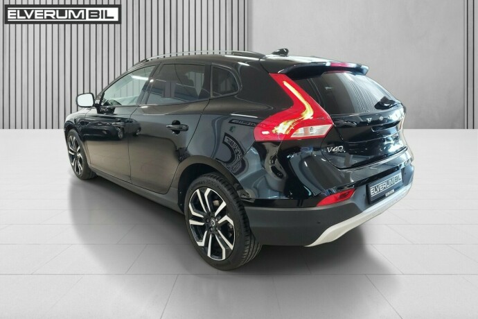volvo-v40-cross-country-diesel-2017-big-9