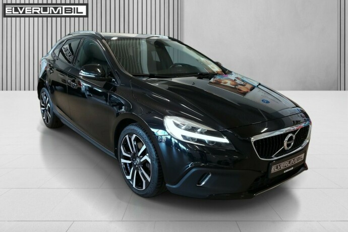 volvo-v40-cross-country-diesel-2017-big-1
